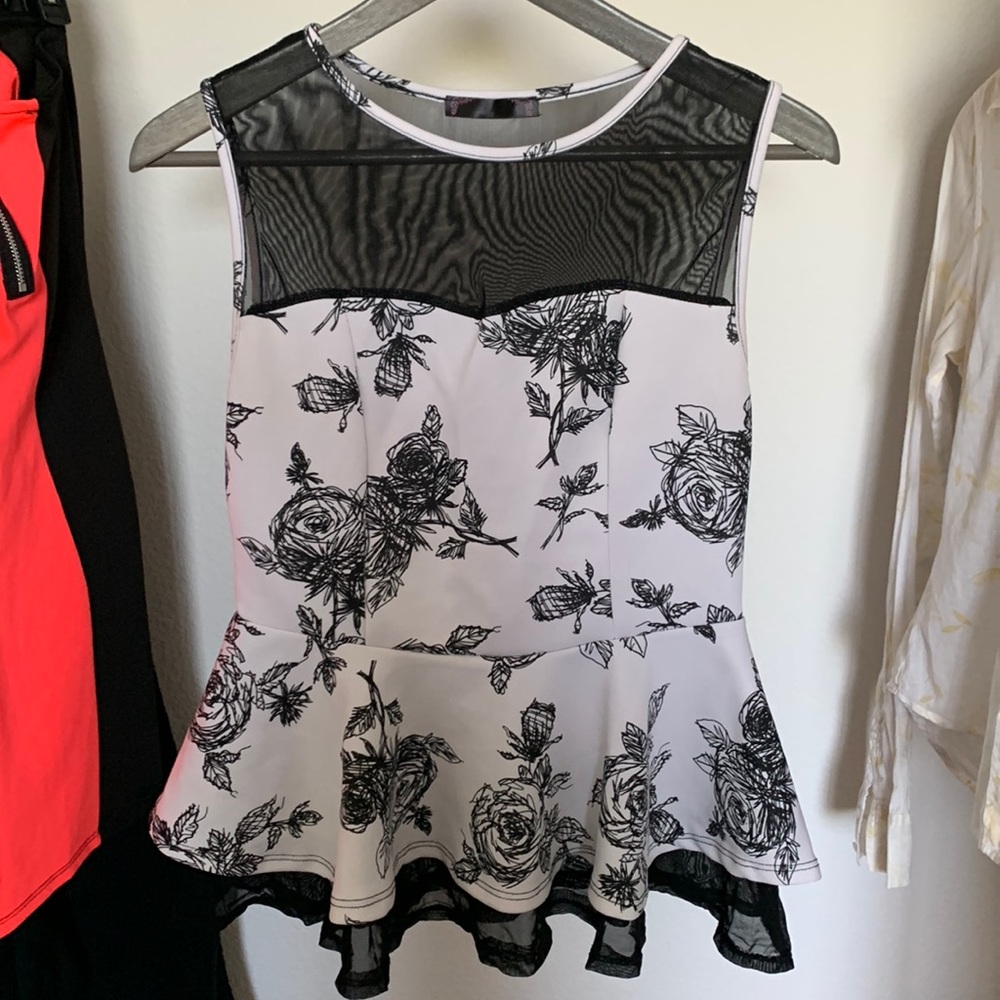 Vintage floral top L juniors but runs small please see pix preowned